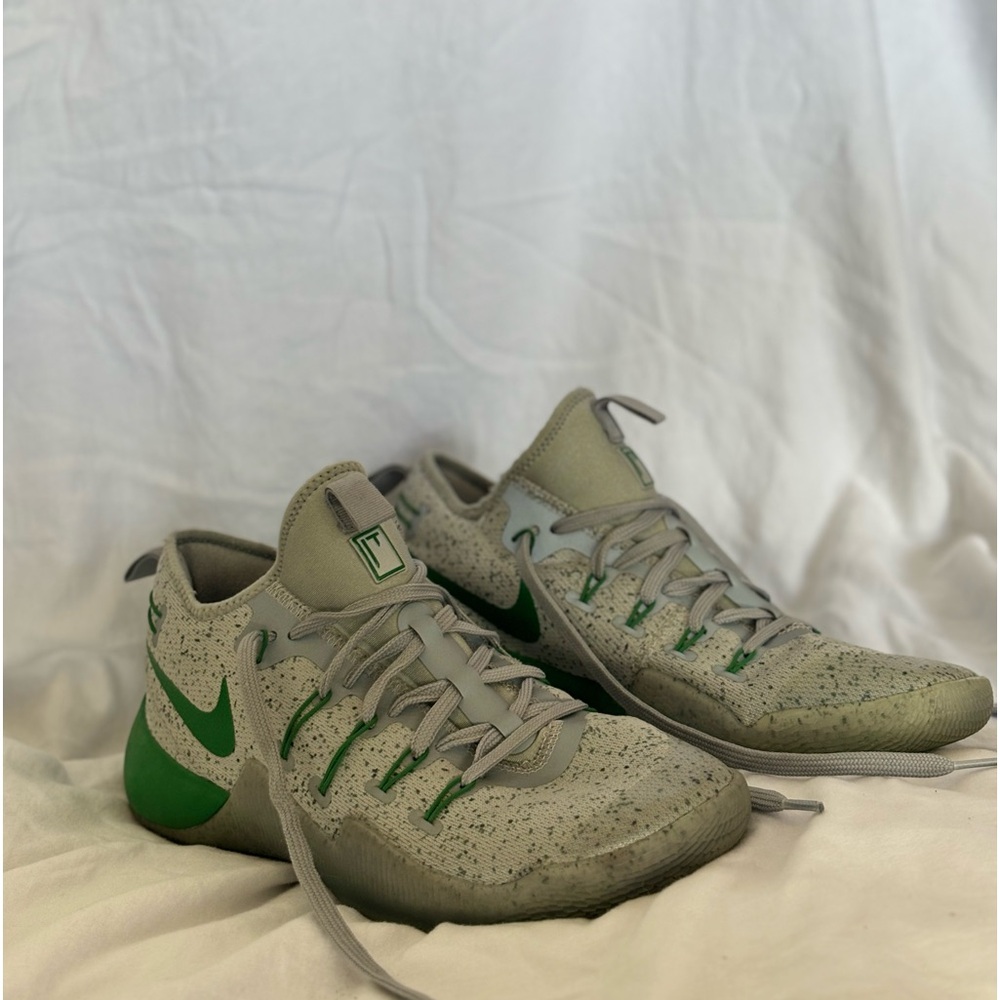 Nike women’s Hypershift Basketball shoe